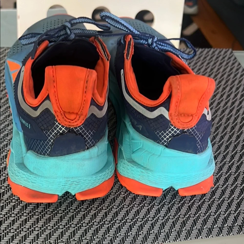 Men’s Altra Olympus 5 Trail Running Shoe - Picture 5 of 11
